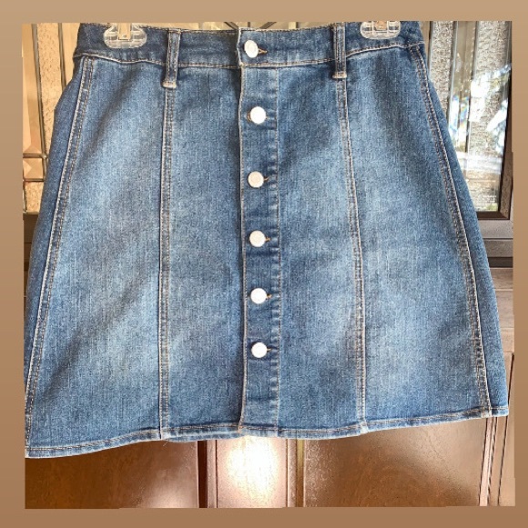 Mossimo Supply Co. Dresses & Skirts - Mossimo silver button front mini blue jean skirt Size 4 EUC